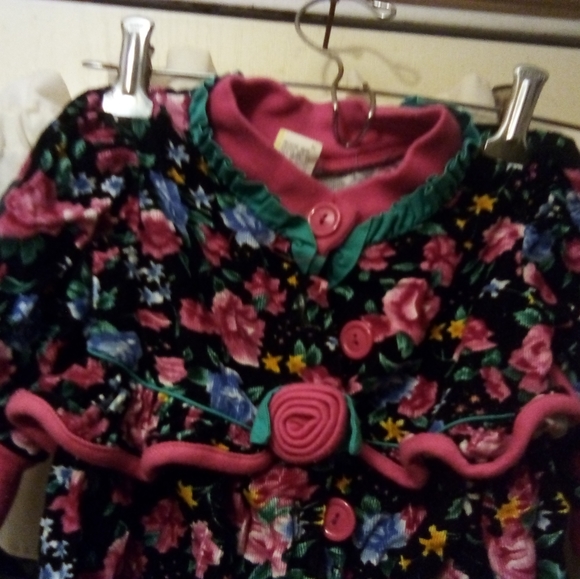 3 outfits - 2 Girls dresses and 1 long sleeve onesie... size 2t,24 mo, 12 mo. - Picture 4 of 10